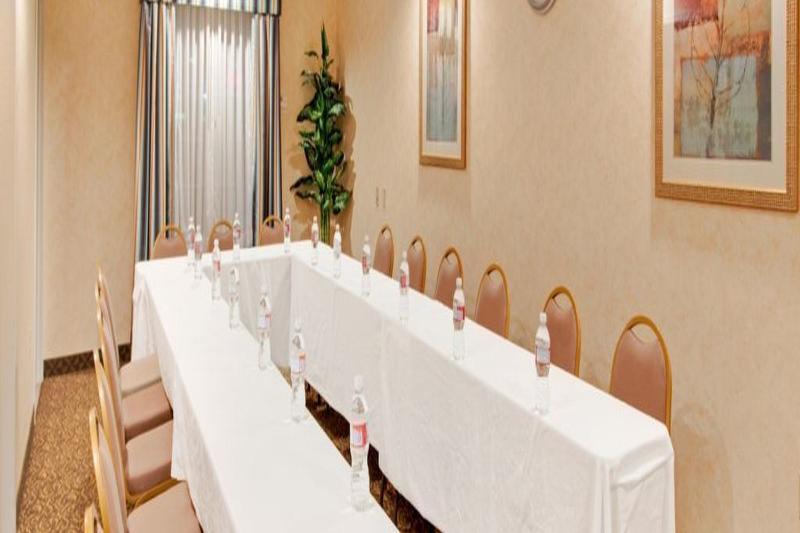 Holiday Inn Express Delano Highway 99 By Ihg Esterno foto